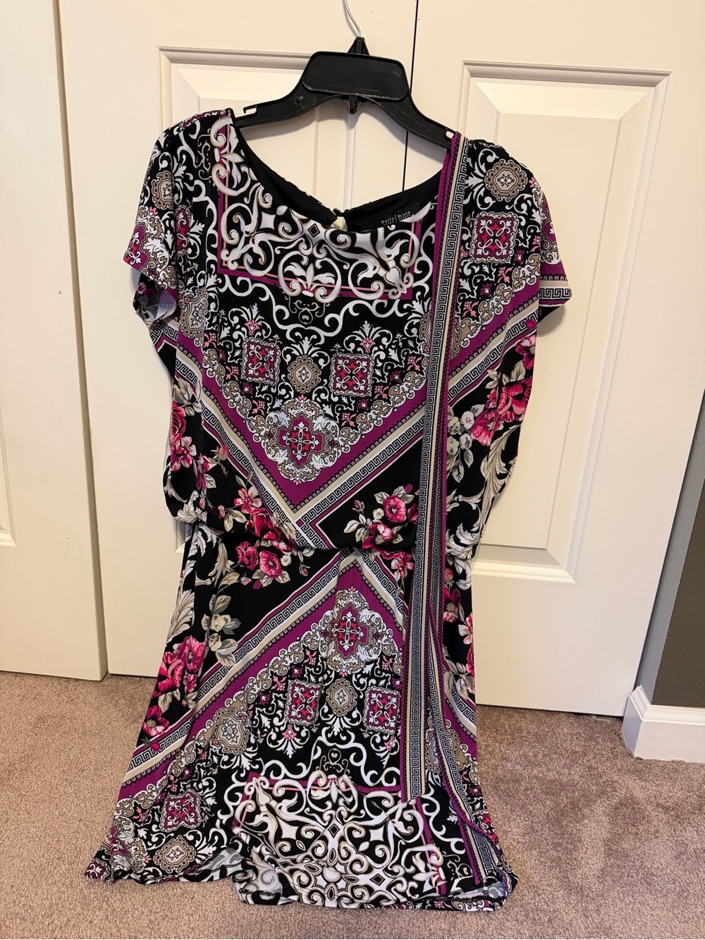 White House Black Market Women's Black and Magenta Printed Short Sleeve Dress
